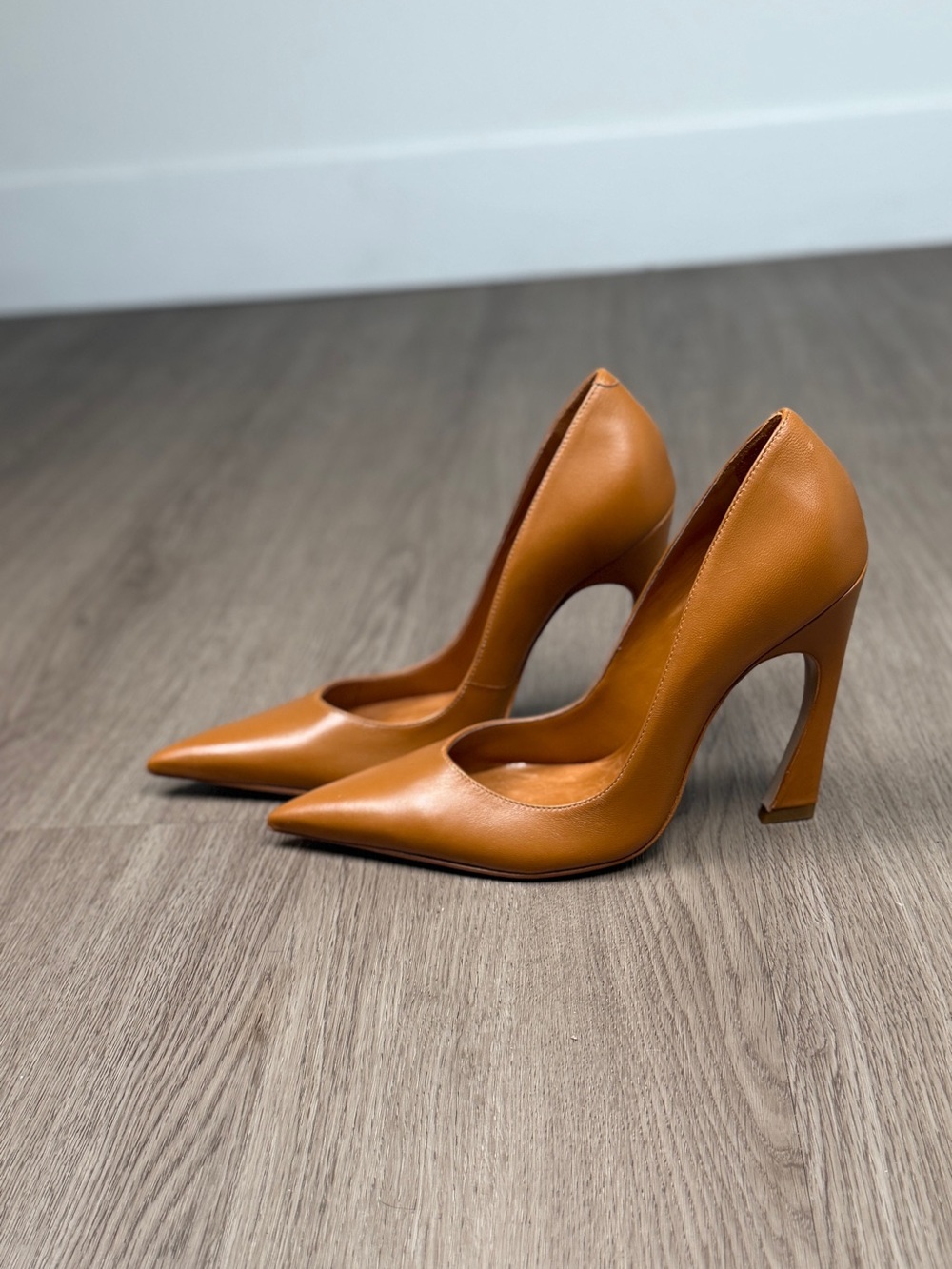 Lexi high SCHUTZ Sculpted Pointed Toe Pumps Cognac Leather Heels Size 7.5B - Picture 6 of 9